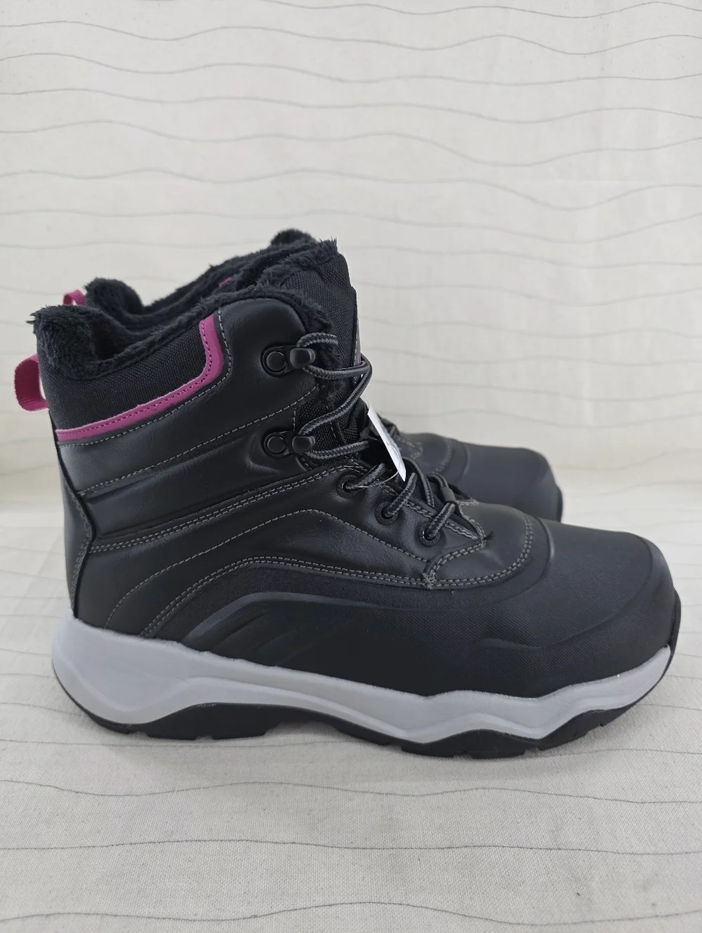 Khombu Womens Riley Black Shell Lace-up Winter Snow Hiking Boots Size 9 NEW